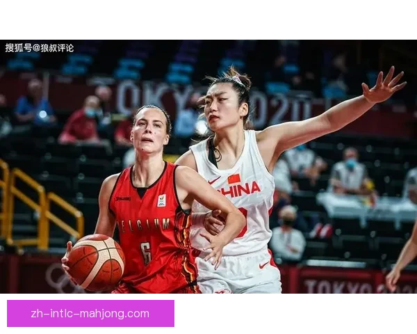 女篮决赛激战正酣 锋线对决与战术博弈引人瞩目